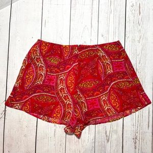 Show Me Your MUMU Paisley Midrise Shorts
Shorts Size Medium